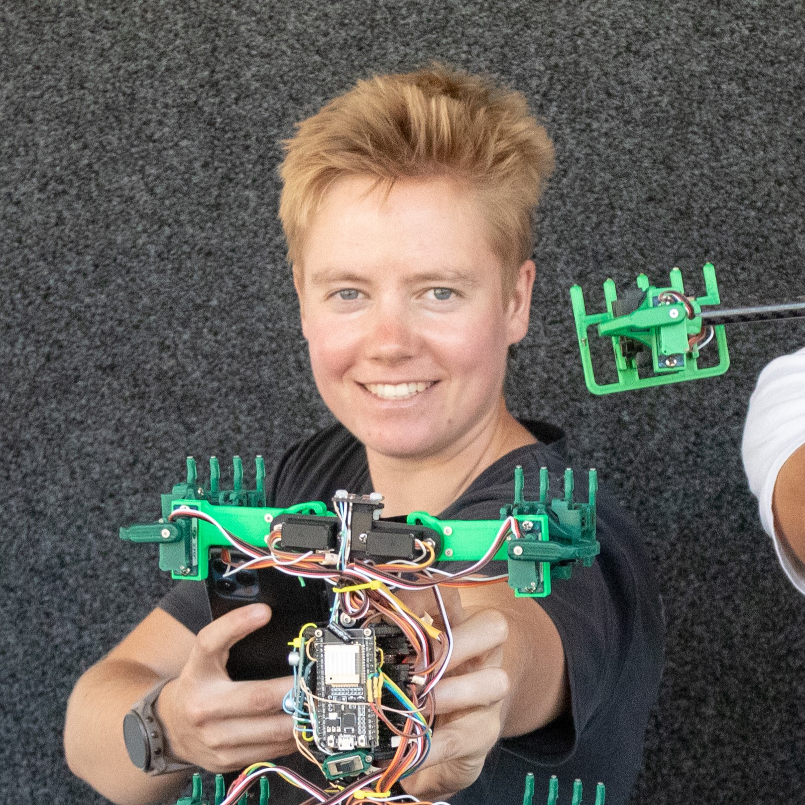 Johanna Schultz, PhD student in the animal biomechanics and biorobotics lab studying climbing lizard locomotion using bio-inspired robotics